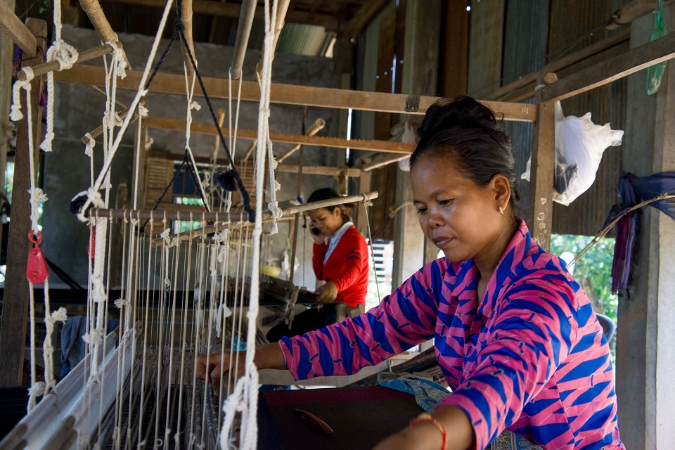 Weaver in Koh Dach island 