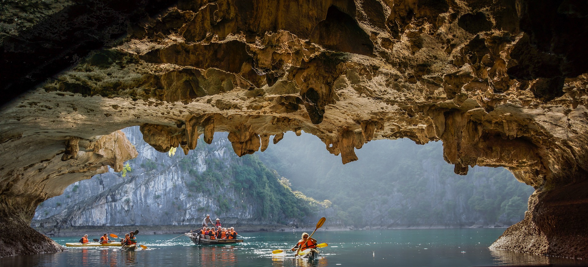 October is the best month to visit Halong bay