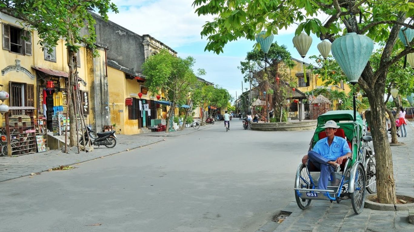 Quiet Hoi An ancient town in the morning