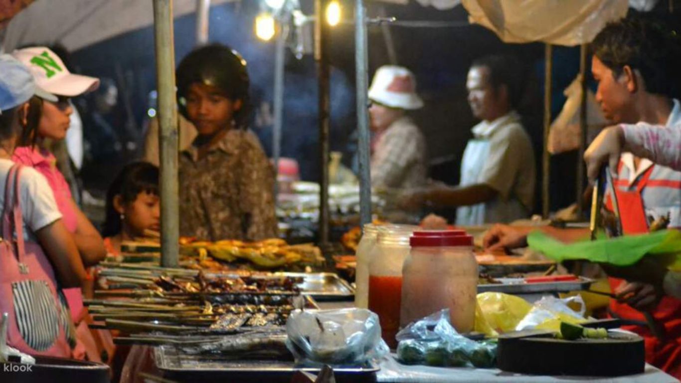 A variety types of skews at night markets