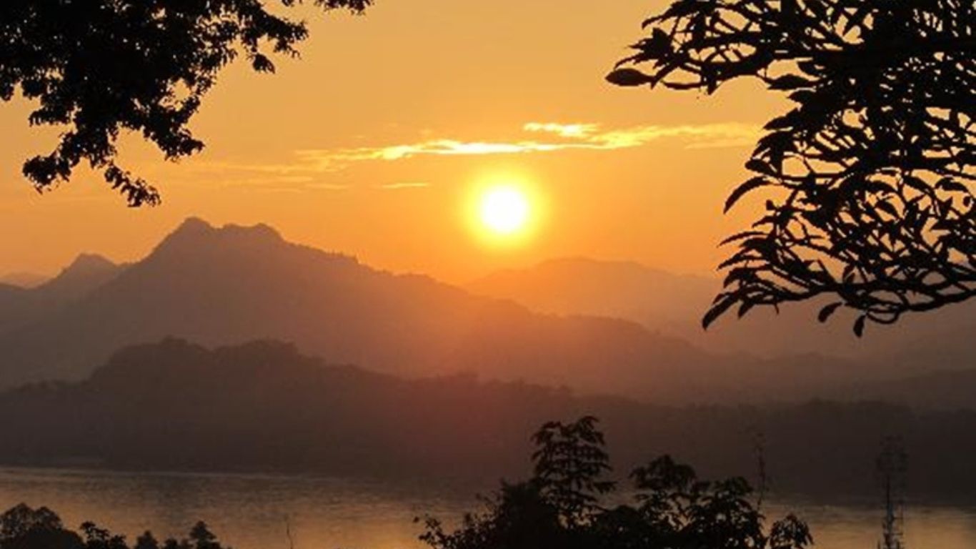 Sunset on the Mount Phou Si