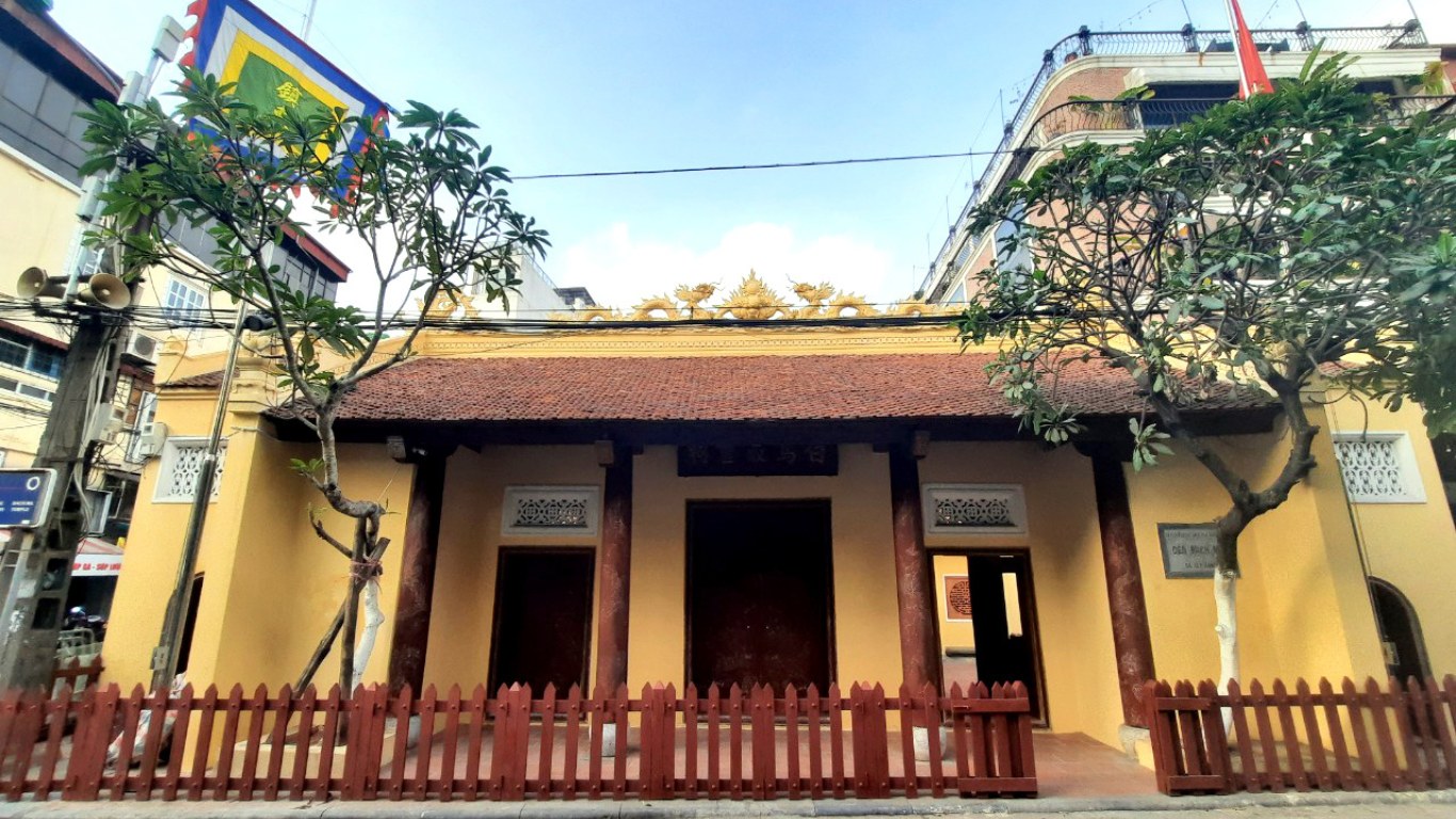 Bach Ma Temple - Hanoi Off the beaten path experience
