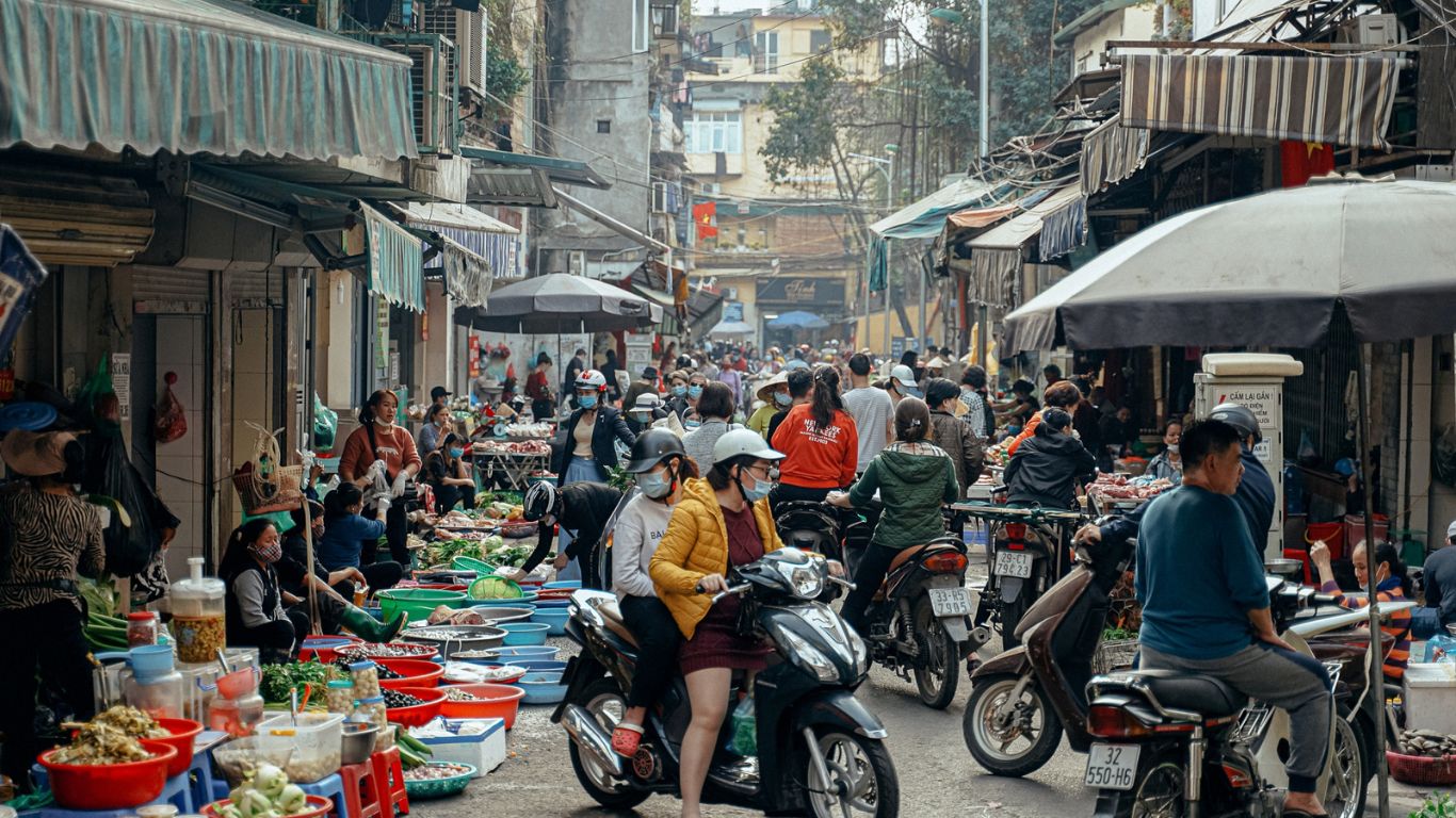 thanh ha market - hanoi old quarter