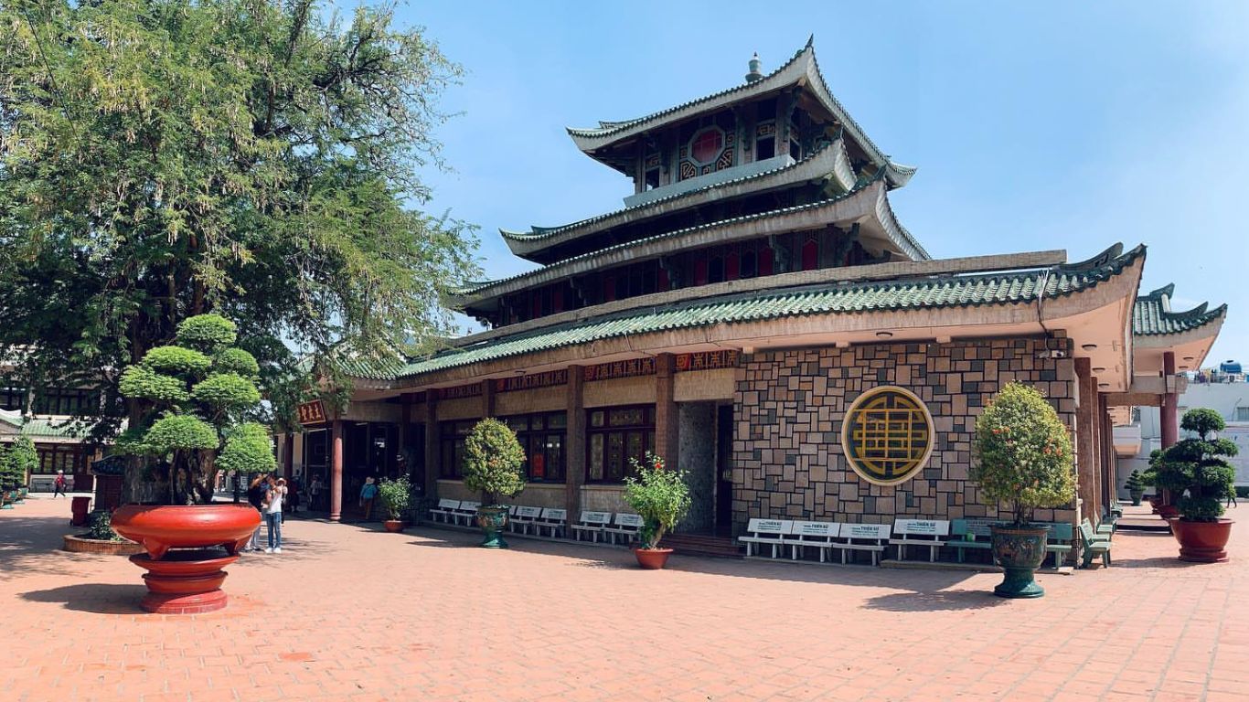 Ba Chua Xu Temple at Sam mountain