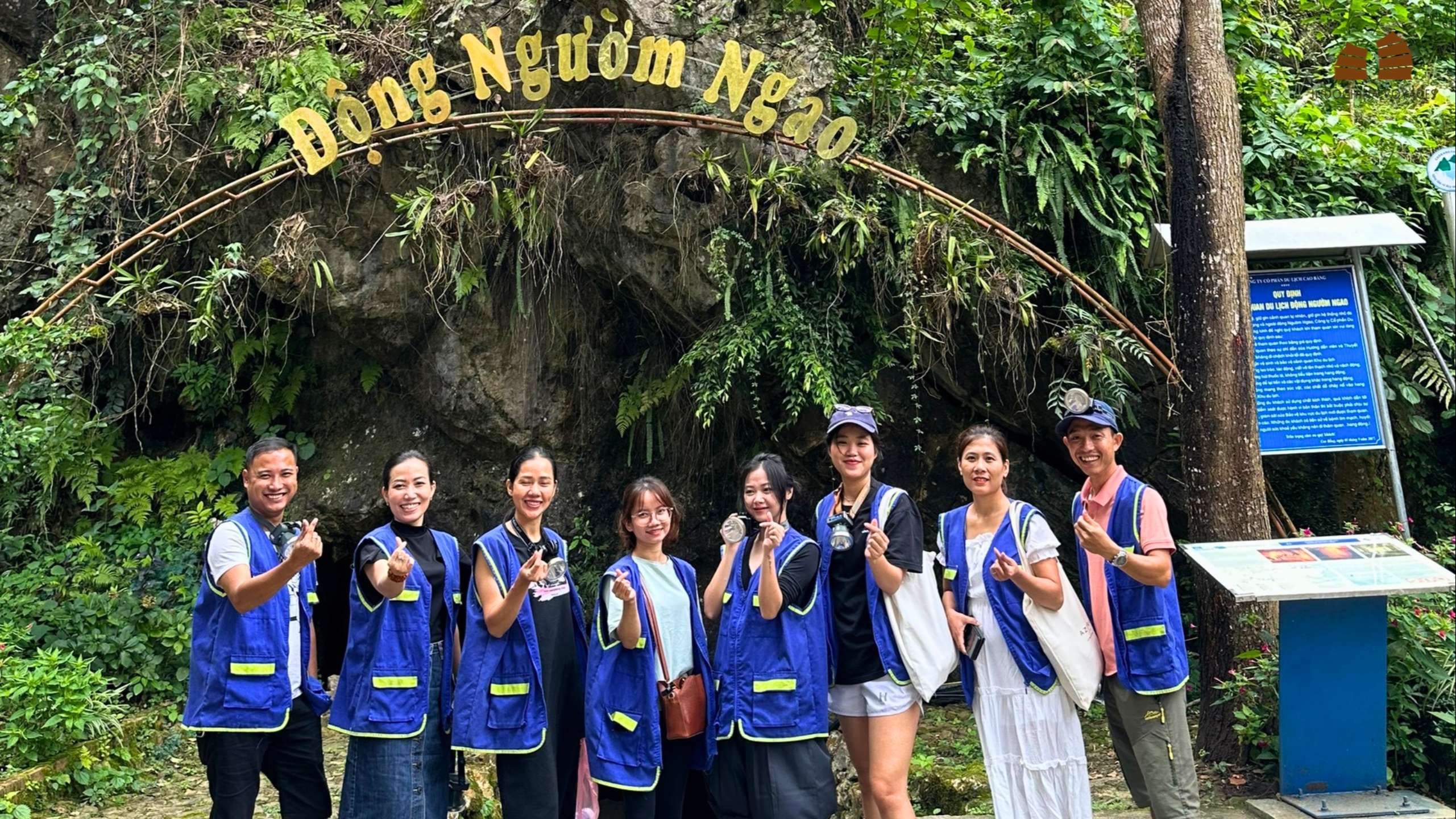 Indochina Voyage Team explore Nguom Ngao Cave together