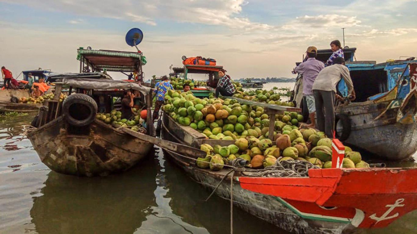Boat with full of fruit in Long Xuyen floating market