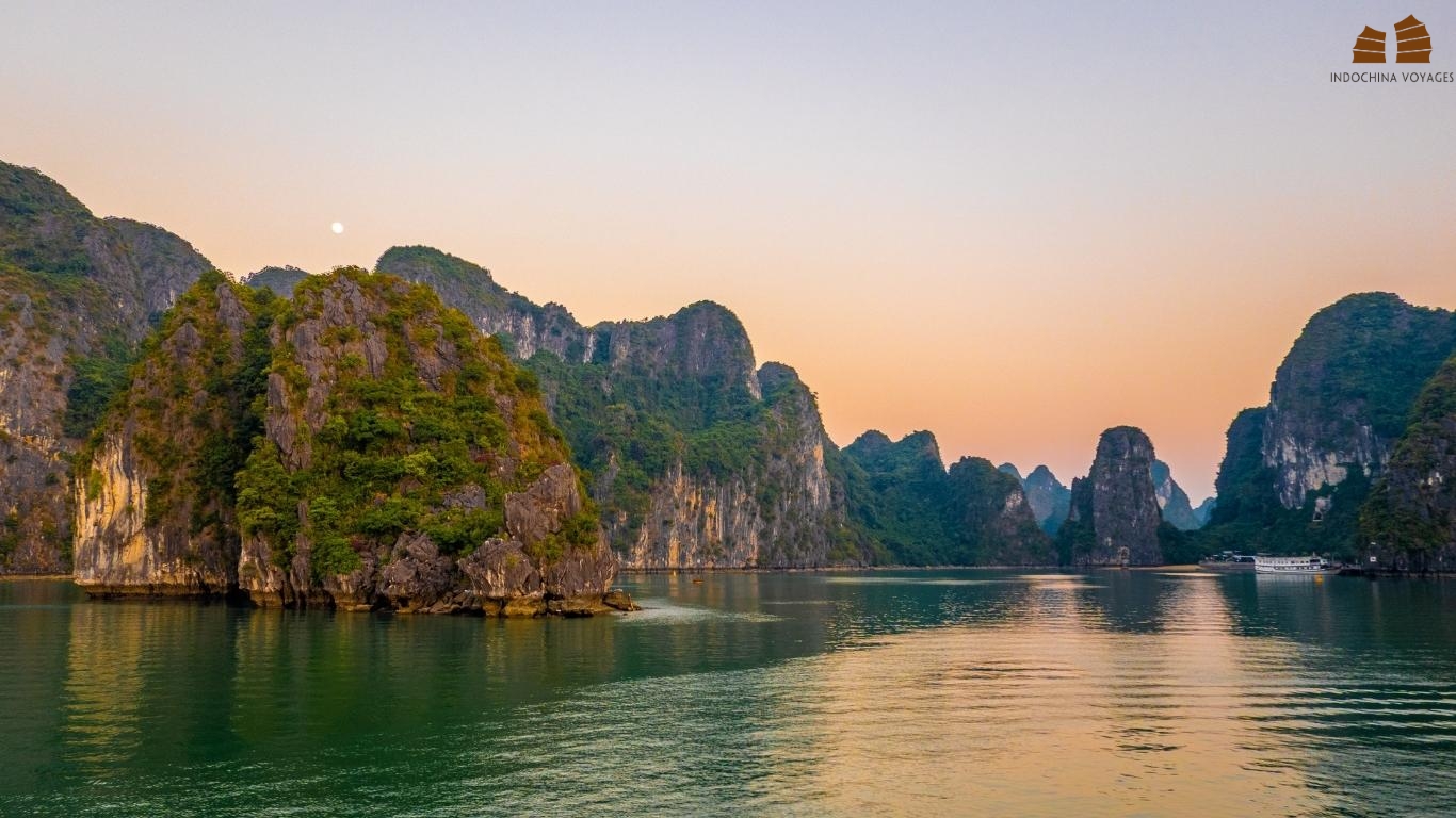 Admire the stunning Halong sunset