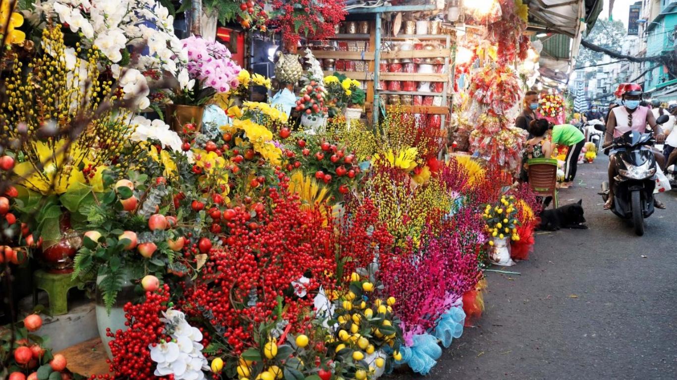 Colorful Ho Thi Ky Flower Market (Image: Go2Joy)