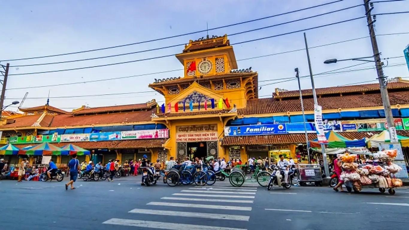 Unique Chinatown in Saigon (Image: Traveloka)