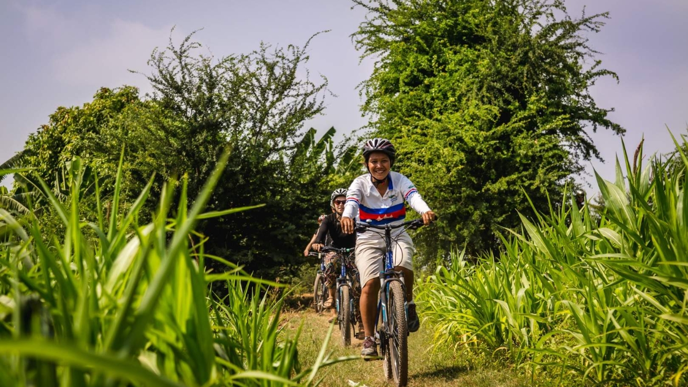Cycling to admire the tranquil Laos in Si Phan Don (Image: Klook)