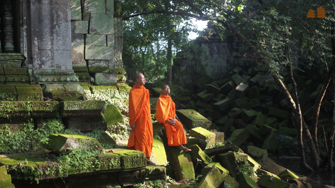 Monks in Beng Melea