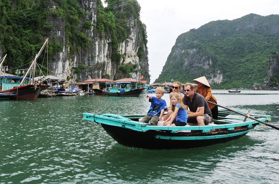 Enjoy boat tour in Halong Bay with family