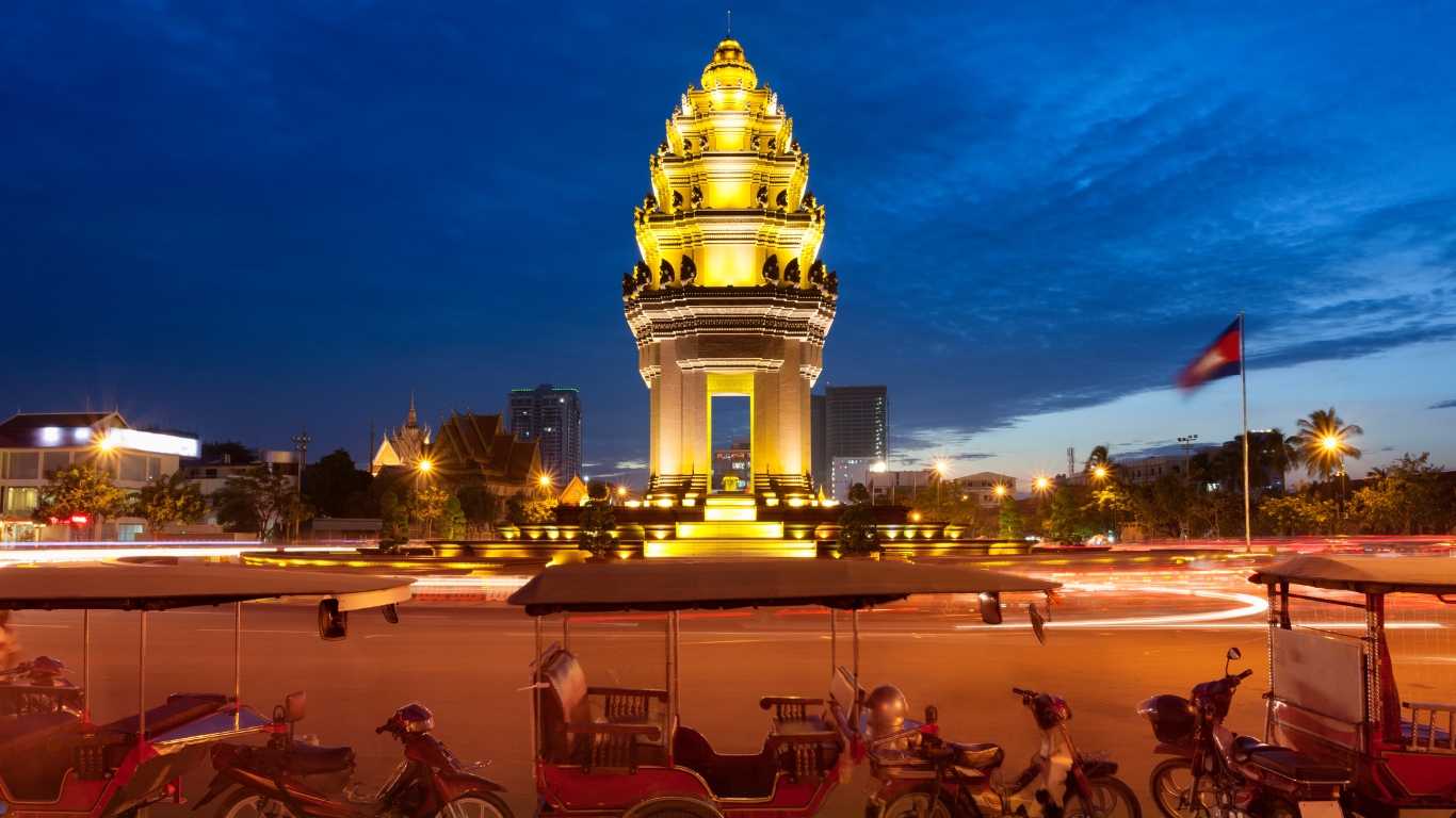 When is the best time to visit Phnom Penh?