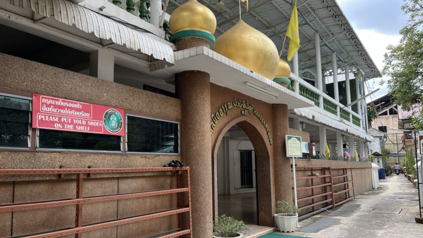 Visit Haroon Mosque - Bangkok's oldest mosque
