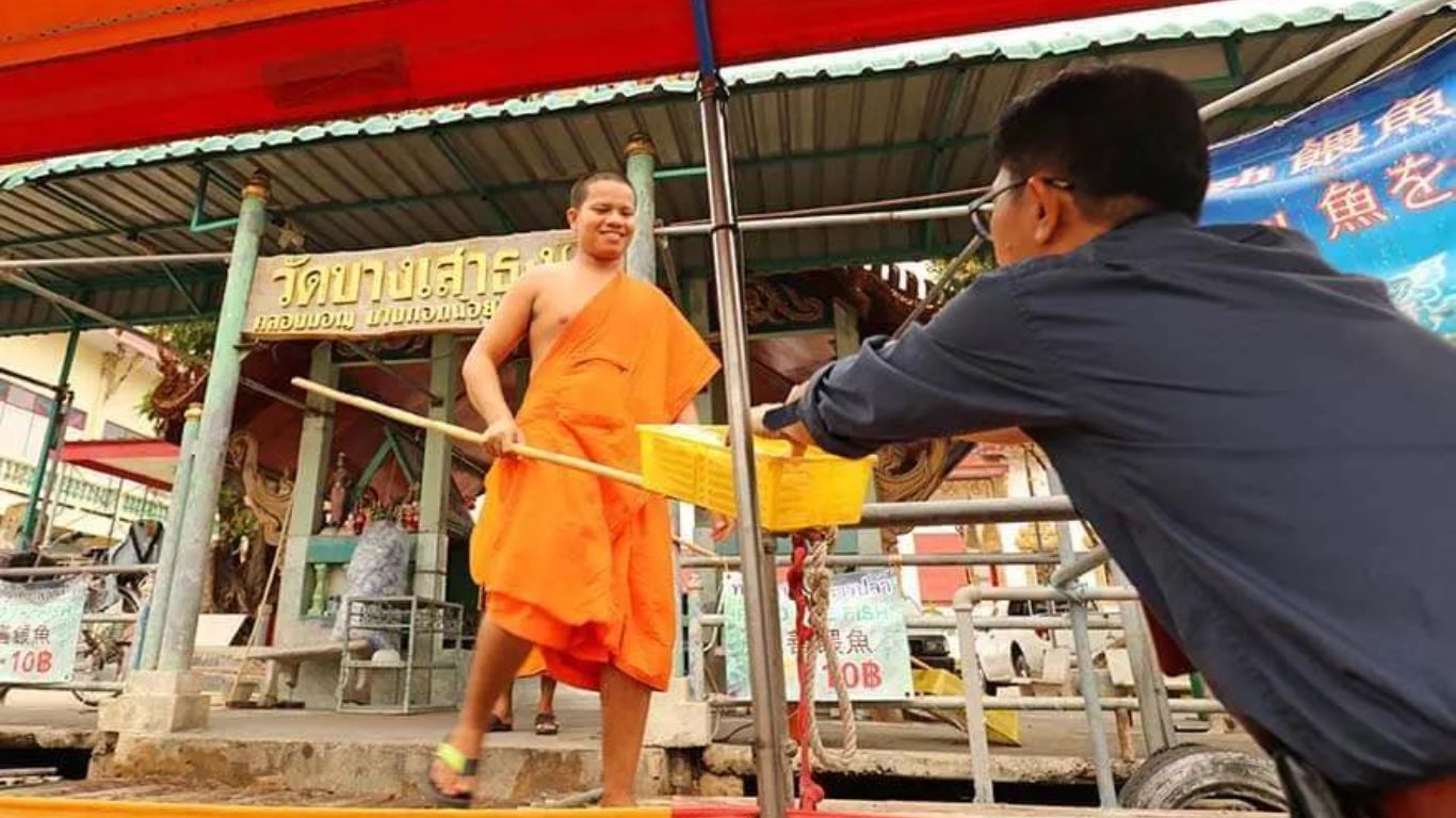 Local life along Klong