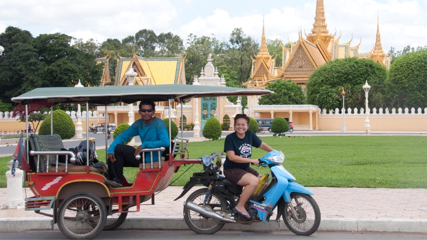 Take local experiences with tuk tuk in Phnom Penh