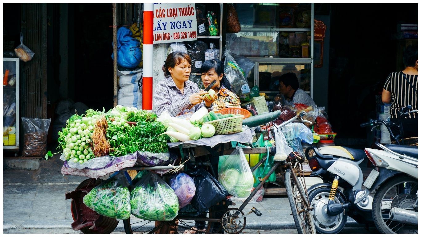 street vendor in hanoi