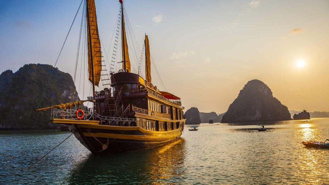 Cruise in Halong Bay in May