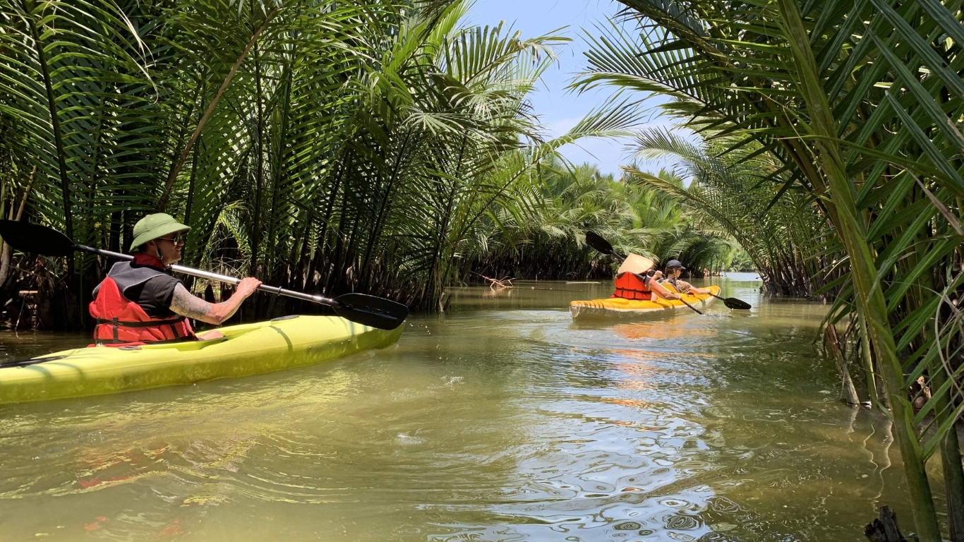 Kayaking through Thu Bon River