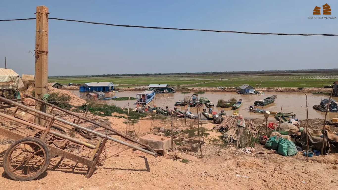 Boats and floating houses on low water at Chong Kneas in the dry season