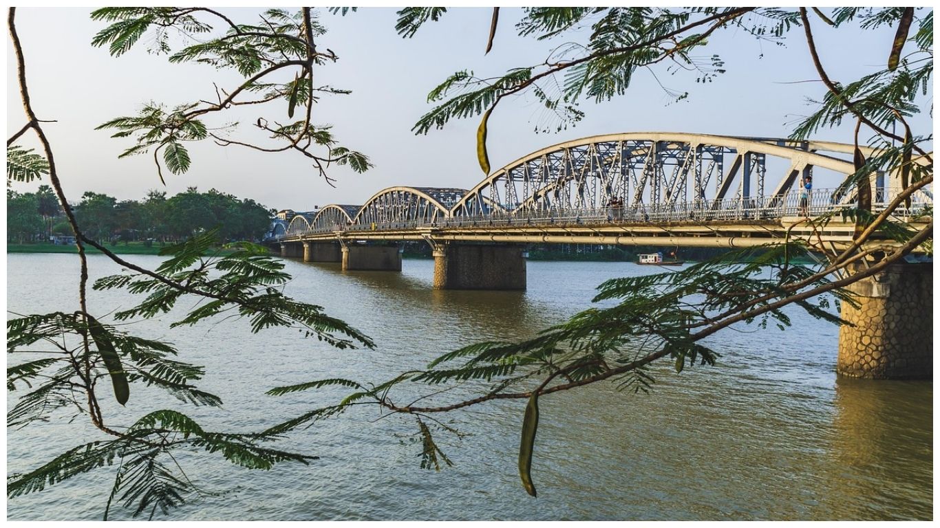 truong tien bridge