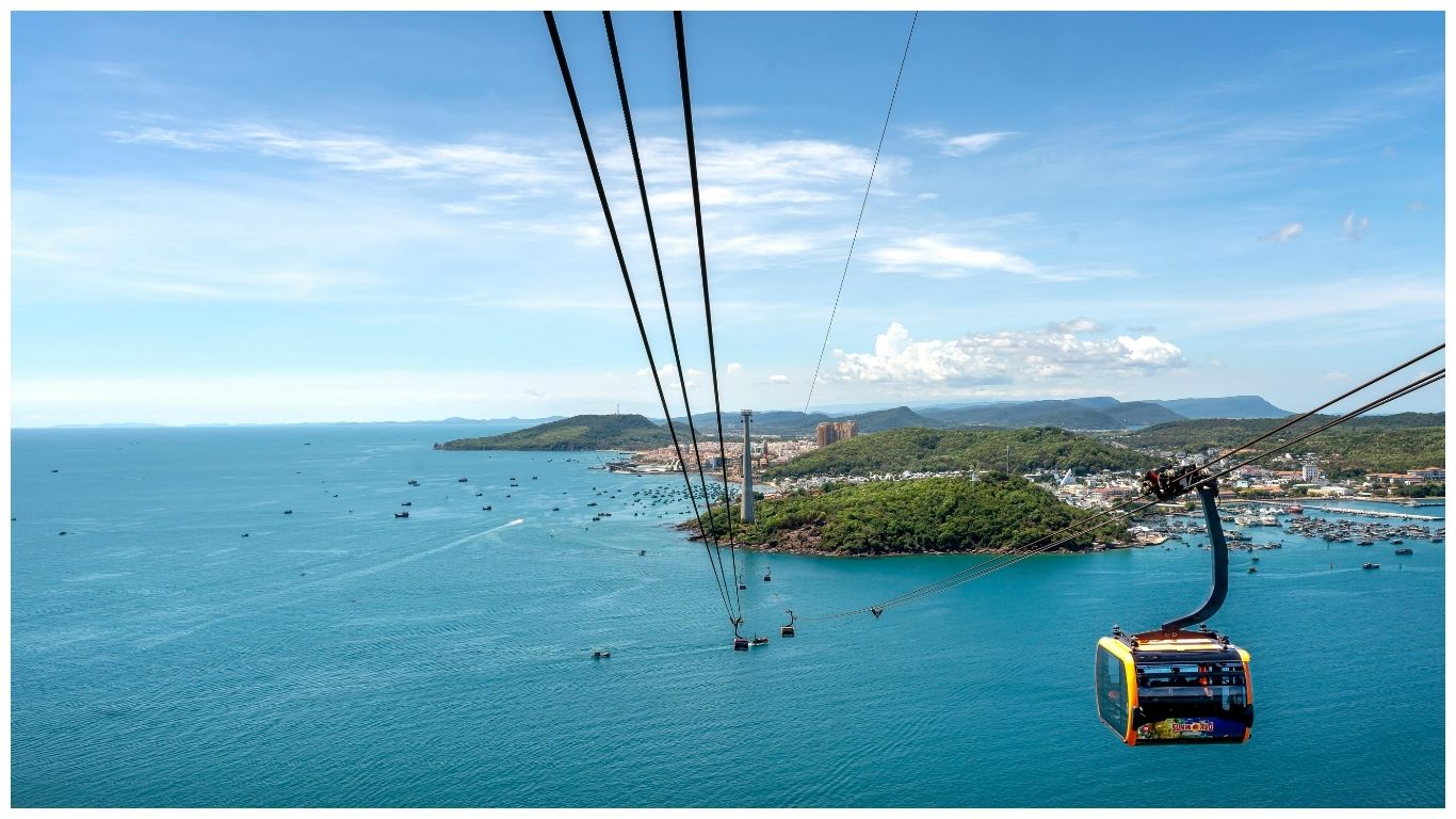 Aerial view of the Hon Thom cable car over turquoise waters and green islands during the best time to visit Phu Quoc