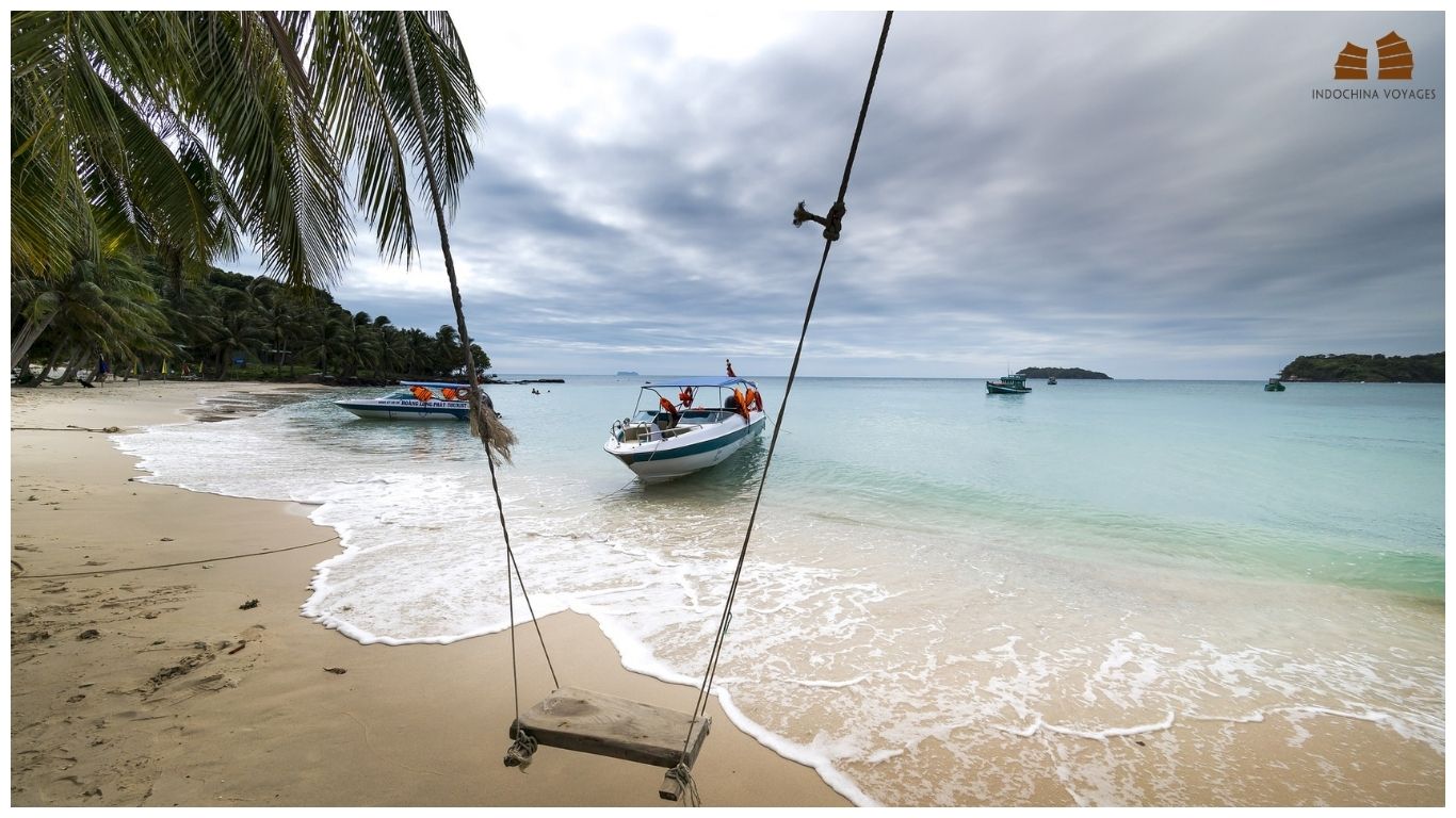 A side-by-side comparison of Phu Quoc weather, showing a bright sunny beach with clear water on the left and a rain-drenched tropical forest on the right, perfect for planning how to get to Phu Quoc from Ho Chi Minh