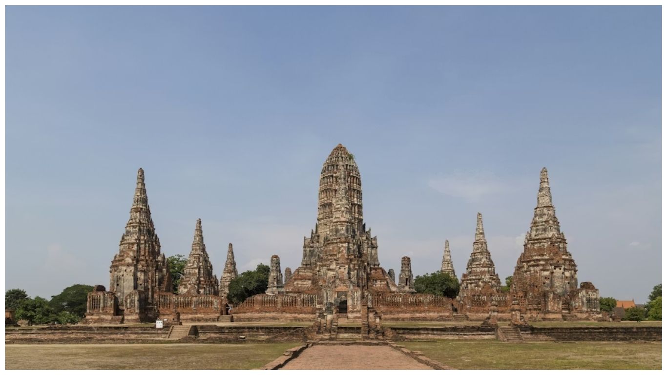 The ancient stone prangs and ruins of Wat Chaiwatthanaram in Ayutthaya, one of the best places to visit in Thailand for history enthusiasts